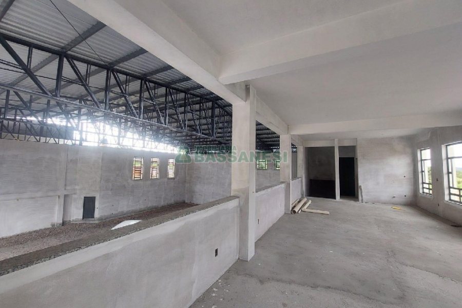 Pavilhão com 650m², 6 vagas, no bairro Jardim das Hortências em Caxias do Sul para Alugar