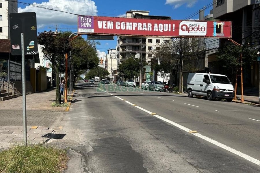 Sala com 250m², no bairro Centro em Caxias do Sul para Alugar