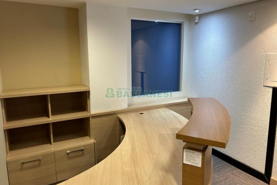 Sala com 250m², no bairro Centro em Caxias do Sul para Alugar