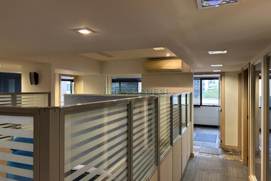 Sala com 250m², no bairro Centro em Caxias do Sul para Alugar