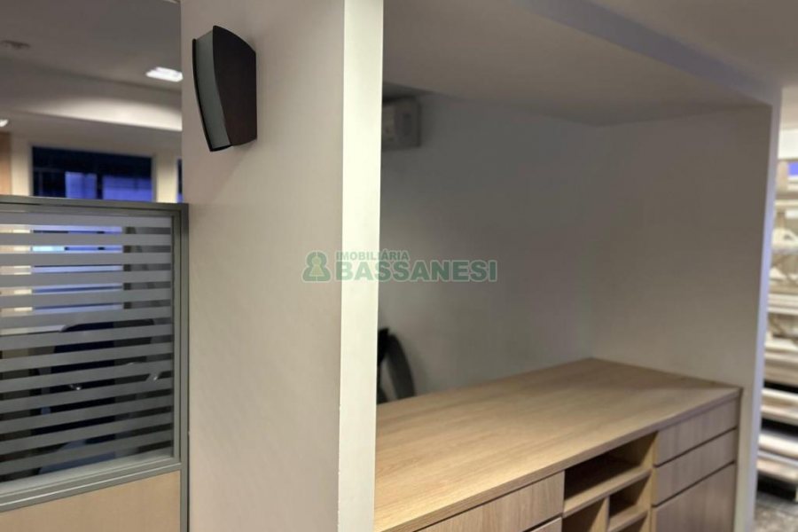 Sala com 250m², no bairro Centro em Caxias do Sul para Alugar
