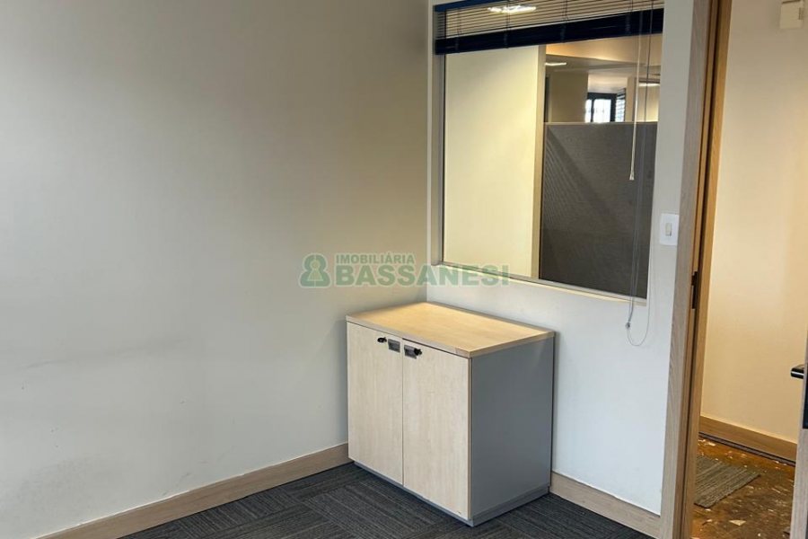 Sala com 250m², no bairro Centro em Caxias do Sul para Alugar