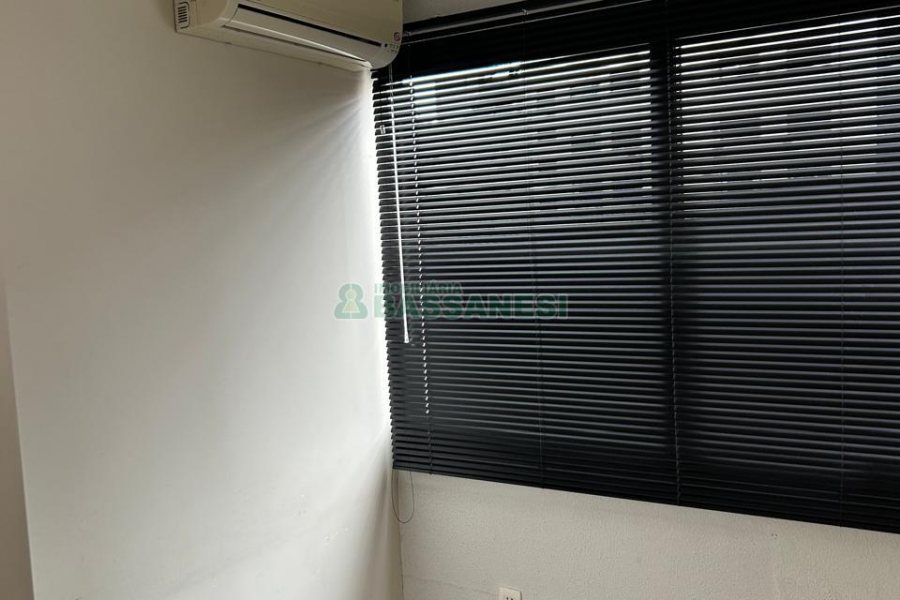 Sala com 250m², no bairro Centro em Caxias do Sul para Alugar