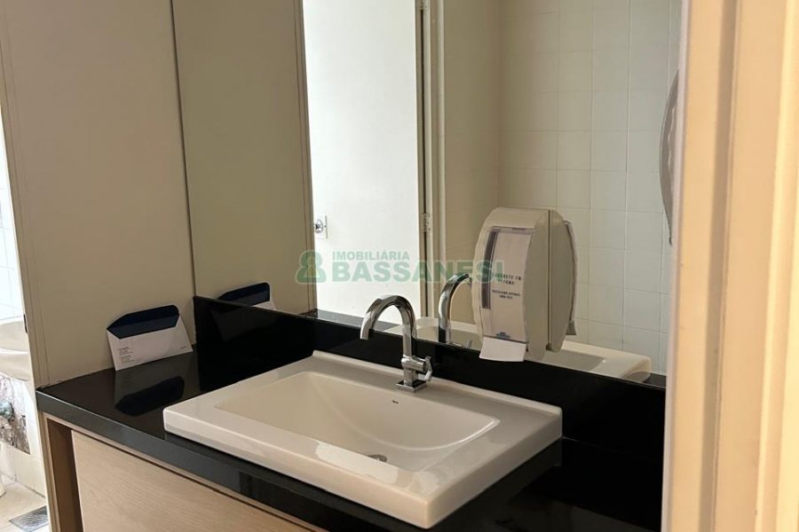 Sala com 250m², no bairro Centro em Caxias do Sul para Alugar