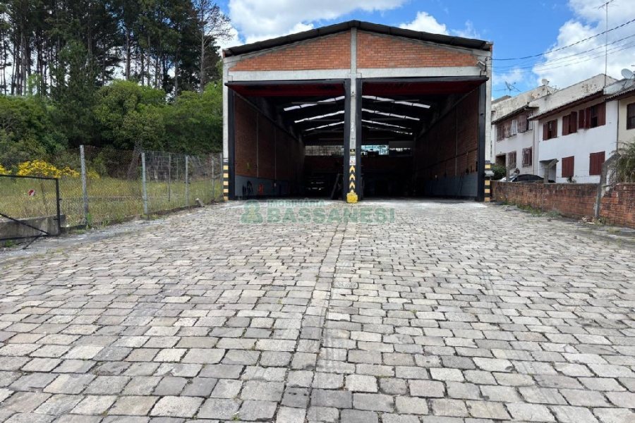 Pavilhão com 430m², no bairro Interlagos em Caxias do Sul para Alugar