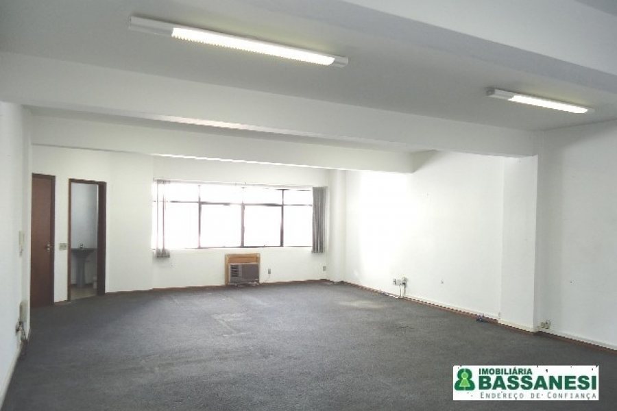 Sala com 71m², 1 vaga, no bairro Centro em Caxias do Sul para Comprar