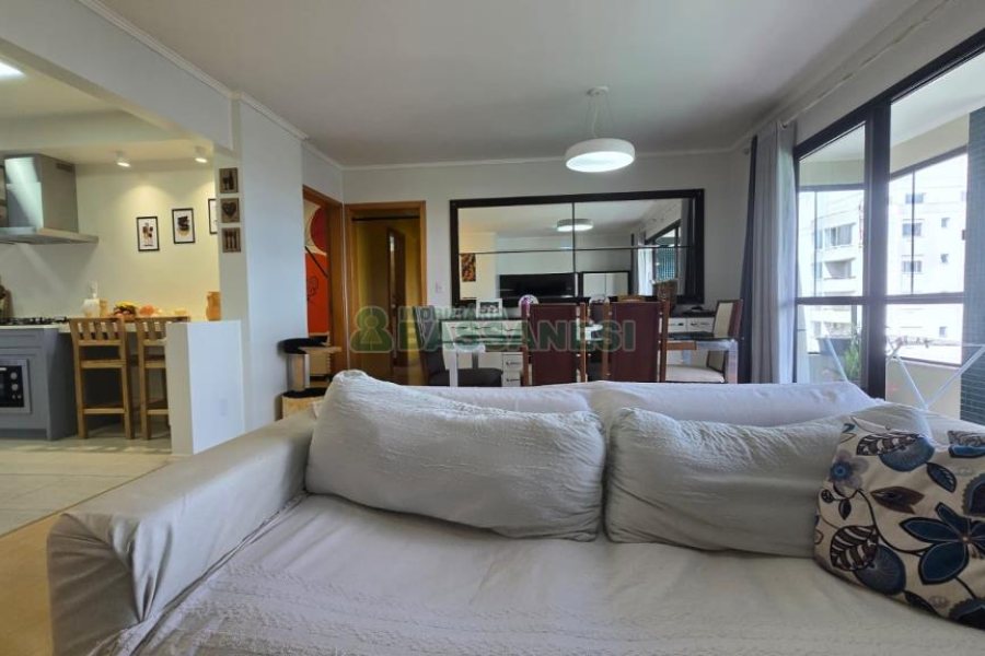 Apartamento com 110m², 3 dormitórios, 2 vagas, no bairro Lourdes em Caxias do Sul para Comprar