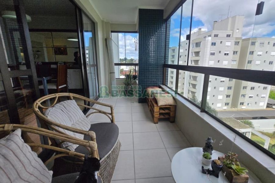 Apartamento com 110m², 3 dormitórios, 2 vagas, no bairro Lourdes em Caxias do Sul para Comprar
