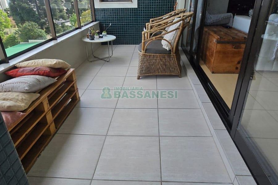 Apartamento com 110m², 3 dormitórios, 2 vagas, no bairro Lourdes em Caxias do Sul para Comprar