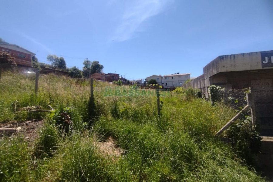 Terreno com 540m², no bairro Charqueadas em Caxias do Sul para Comprar