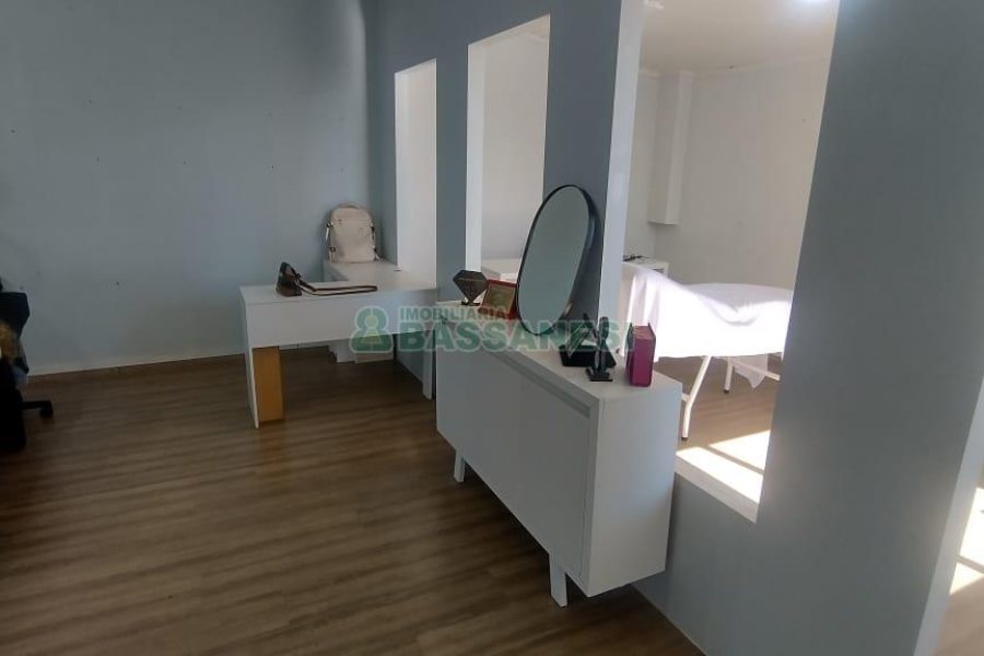 Sala com 90m², no bairro Centro em Caxias do Sul para Comprar