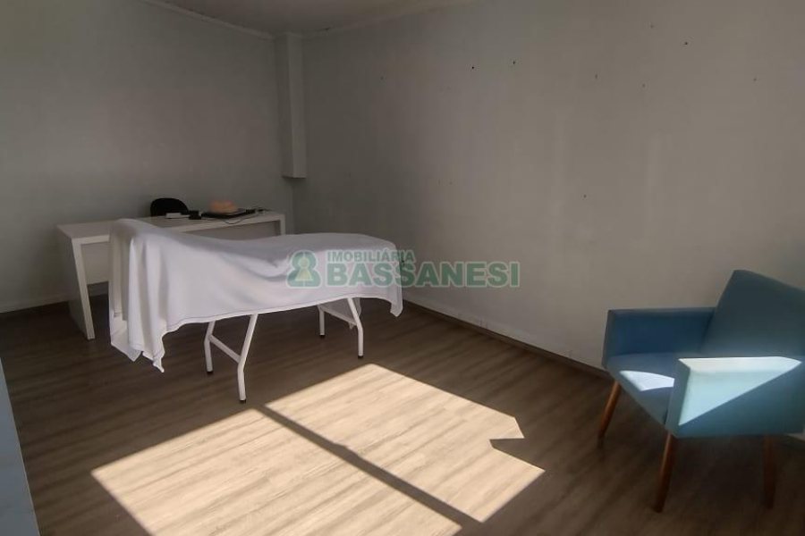 Sala com 90m², no bairro Centro em Caxias do Sul para Comprar