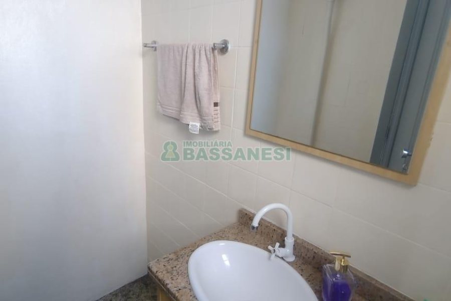 Sala com 90m², no bairro Centro em Caxias do Sul para Comprar