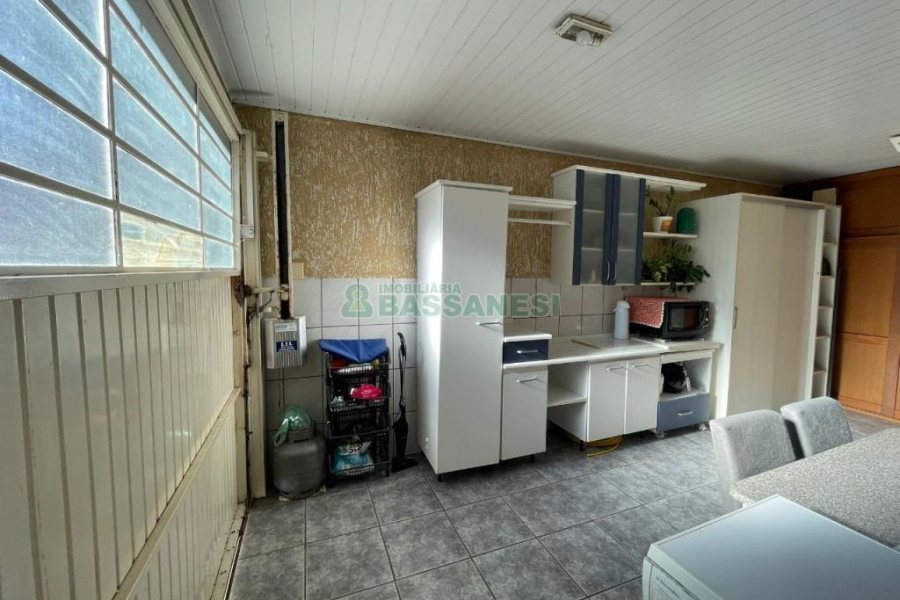 Casa com 103m², 4 dormitórios, 2 vagas, no bairro Kayser em Caxias do Sul para Comprar