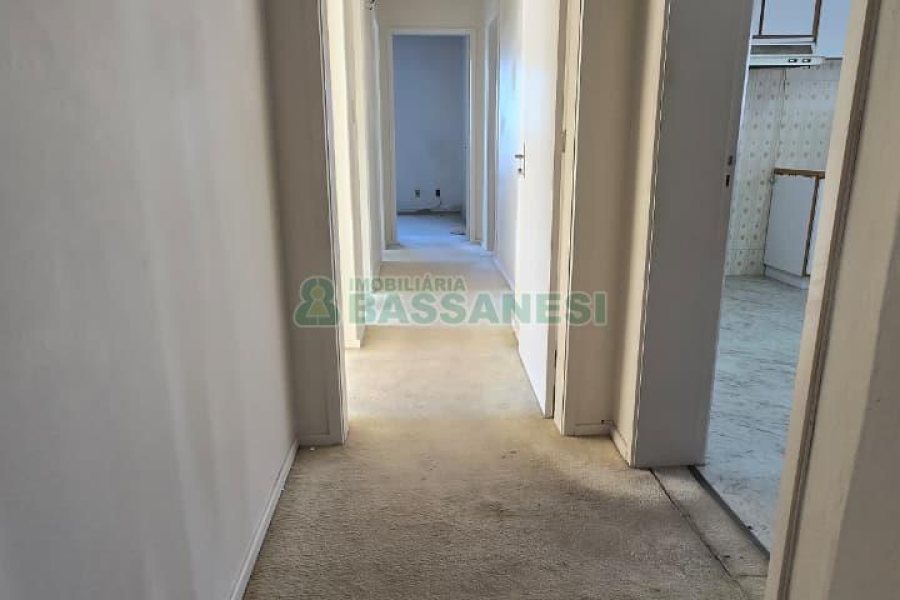 Apartamento com 150m², 4 dormitórios, 1 vaga, no bairro Centro em Caxias do Sul para Comprar