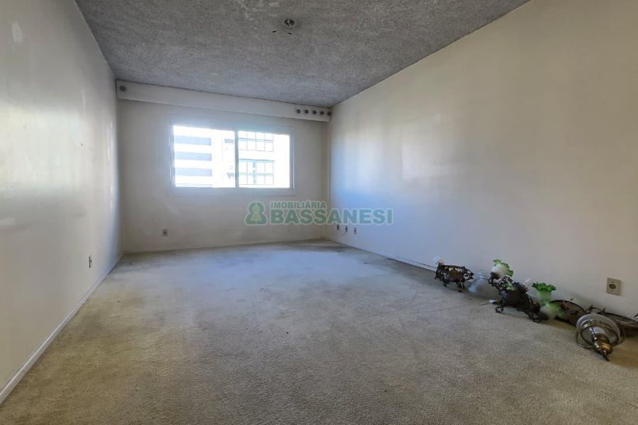 Apartamento com 150m², 4 dormitórios, 1 vaga, no bairro Centro em Caxias do Sul para Comprar