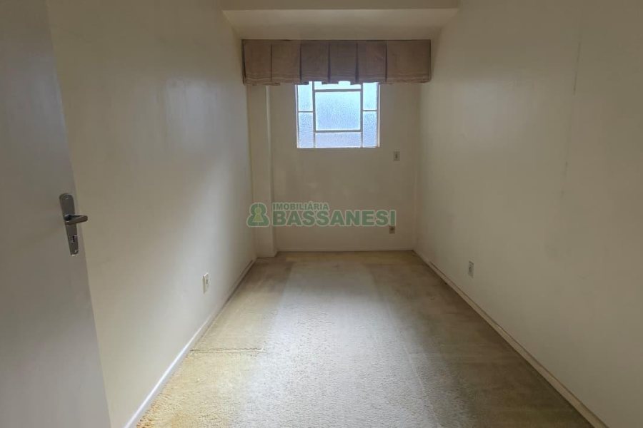 Apartamento com 150m², 4 dormitórios, 1 vaga, no bairro Centro em Caxias do Sul para Comprar
