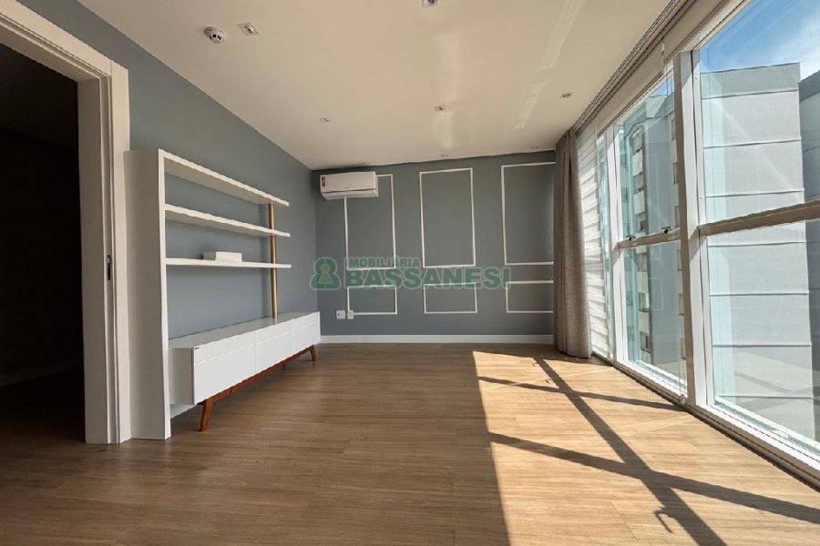 Sala com 32m², 1 vaga, no bairro Lourdes em Caxias do Sul para Alugar