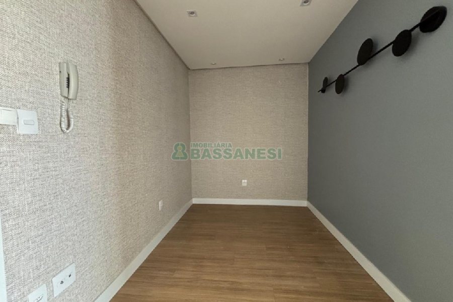 Sala com 32m², 1 vaga, no bairro Lourdes em Caxias do Sul para Alugar