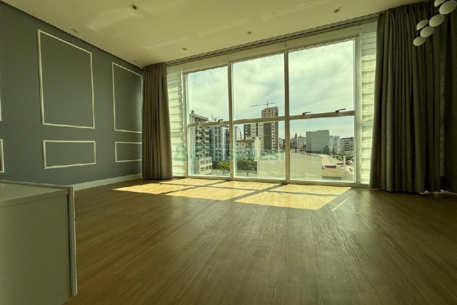 Sala com 32m², 1 vaga, no bairro Lourdes em Caxias do Sul para Alugar