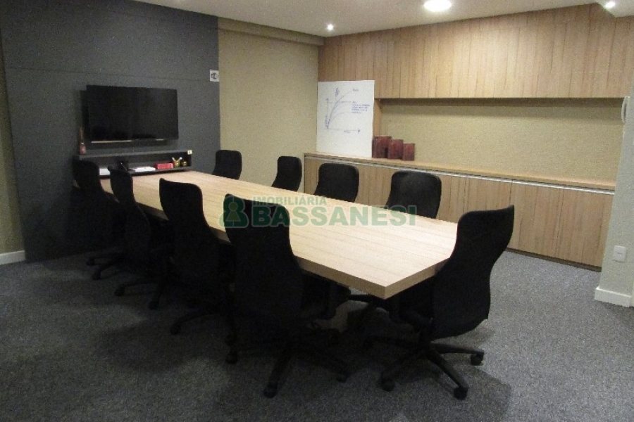 Sala com 32m², 1 vaga, no bairro Lourdes em Caxias do Sul para Alugar