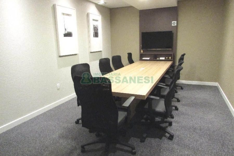 Sala com 32m², 1 vaga, no bairro Lourdes em Caxias do Sul para Alugar