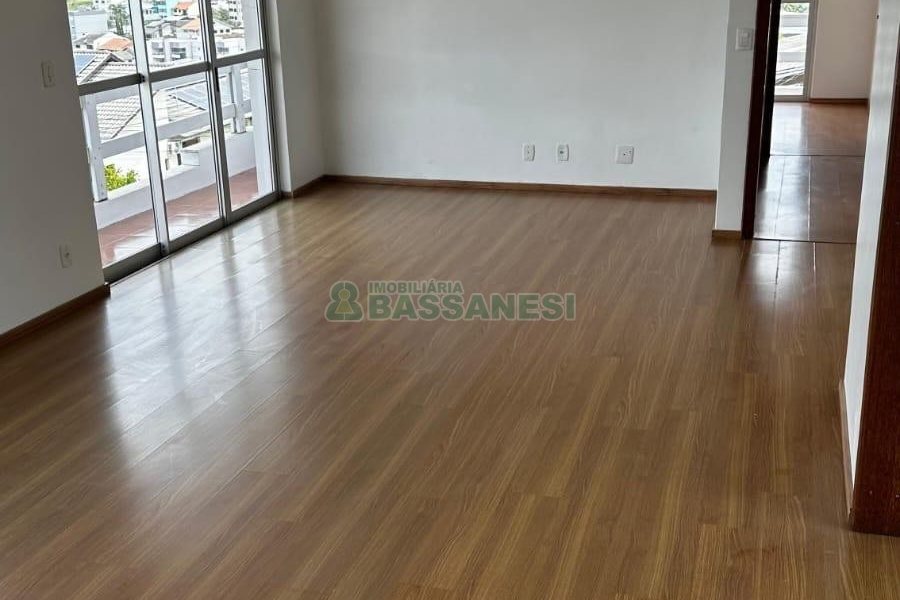 Apartamento com 190m², 3 dormitórios, 2 vagas, no bairro Cruzeiro em Caxias do Sul para Alugar