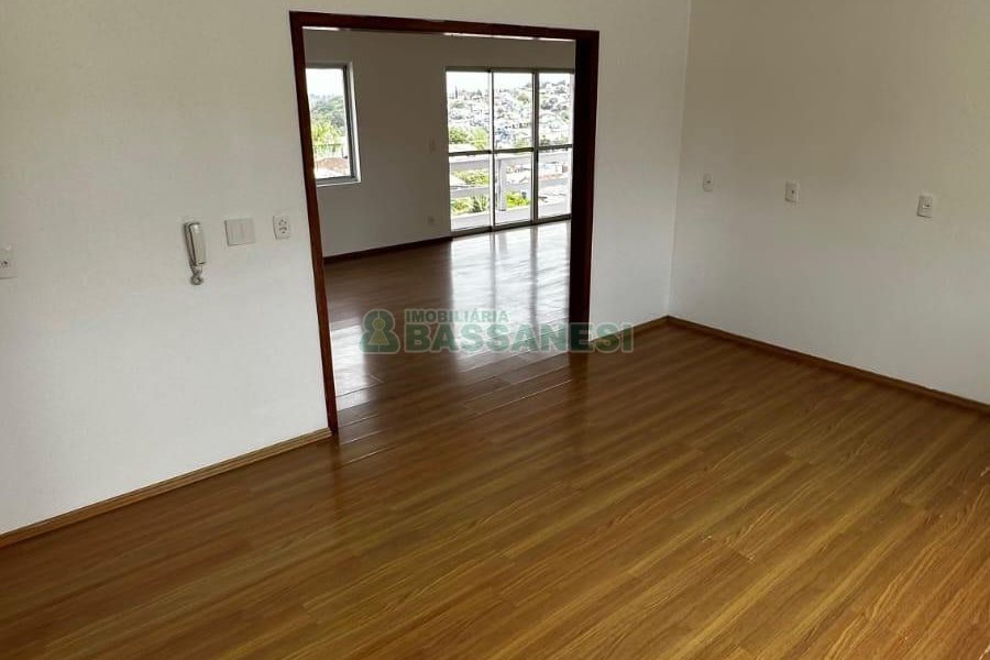 Apartamento com 190m², 3 dormitórios, 2 vagas, no bairro Cruzeiro em Caxias do Sul para Alugar