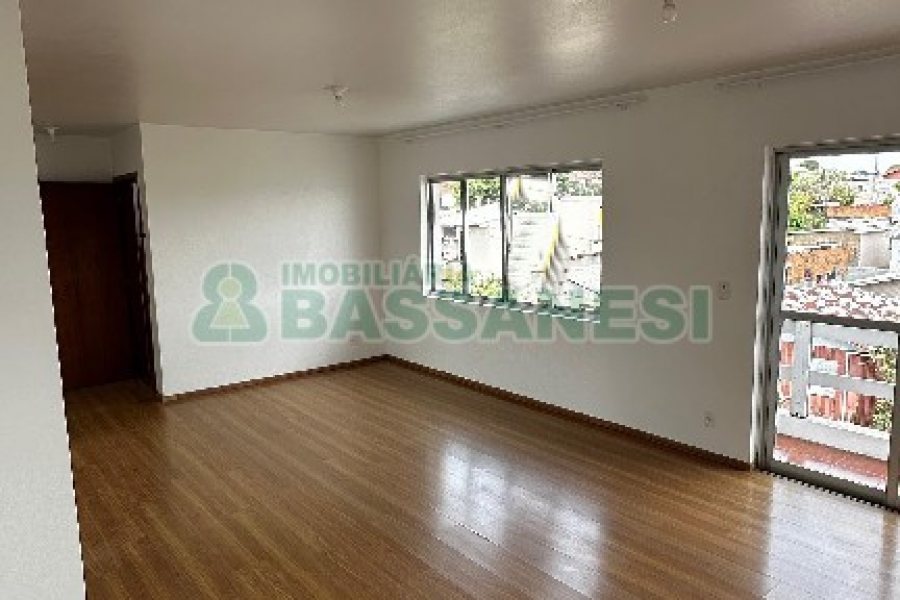 Apartamento com 190m², 3 dormitórios, 2 vagas, no bairro Cruzeiro em Caxias do Sul para Alugar