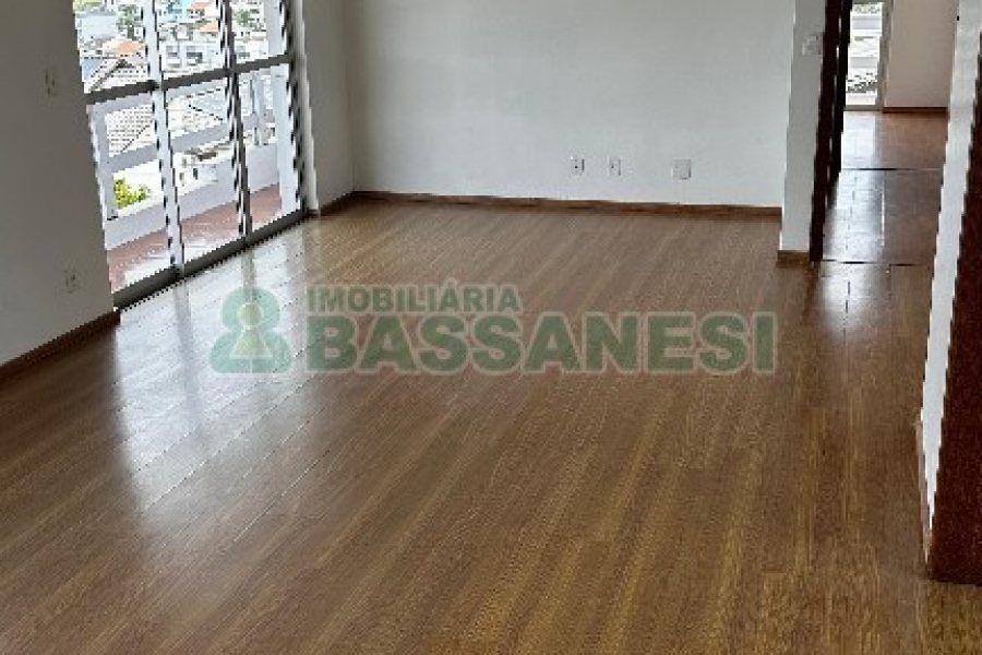 Apartamento com 190m², 3 dormitórios, 2 vagas, no bairro Cruzeiro em Caxias do Sul para Alugar