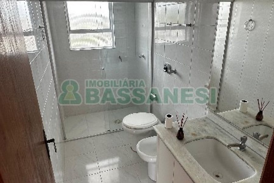 Apartamento com 190m², 3 dormitórios, 2 vagas, no bairro Cruzeiro em Caxias do Sul para Alugar