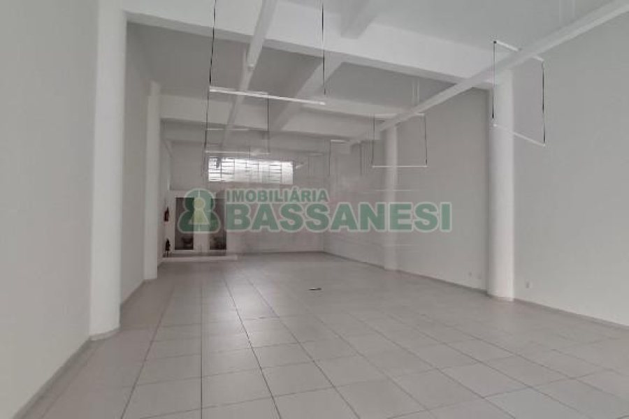 Loja com 130m², no bairro São Pelegrino em Caxias do Sul para Alugar
