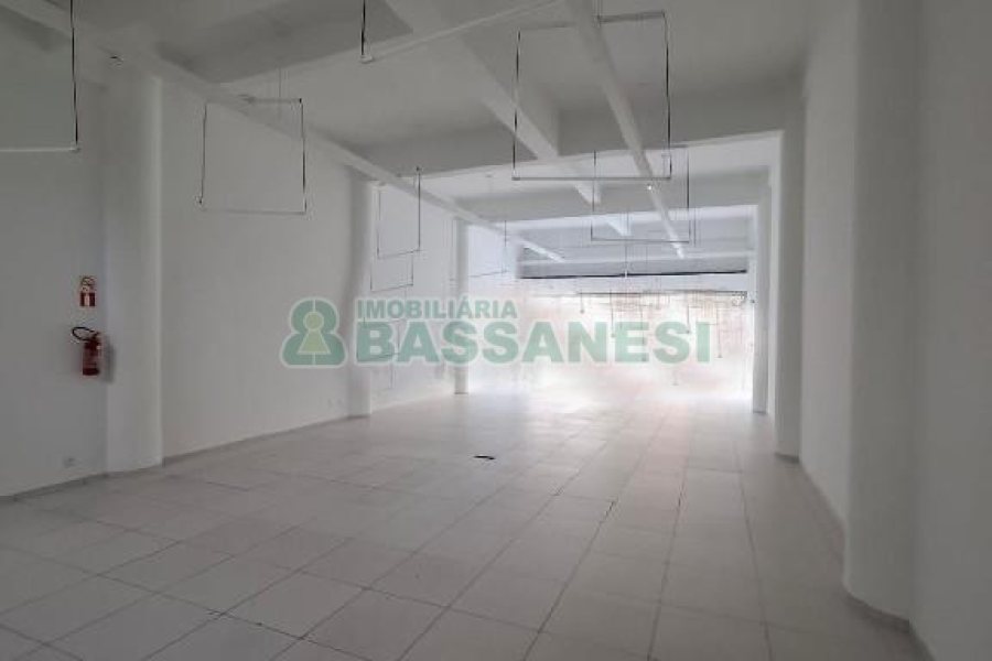 Loja com 130m², no bairro São Pelegrino em Caxias do Sul para Alugar