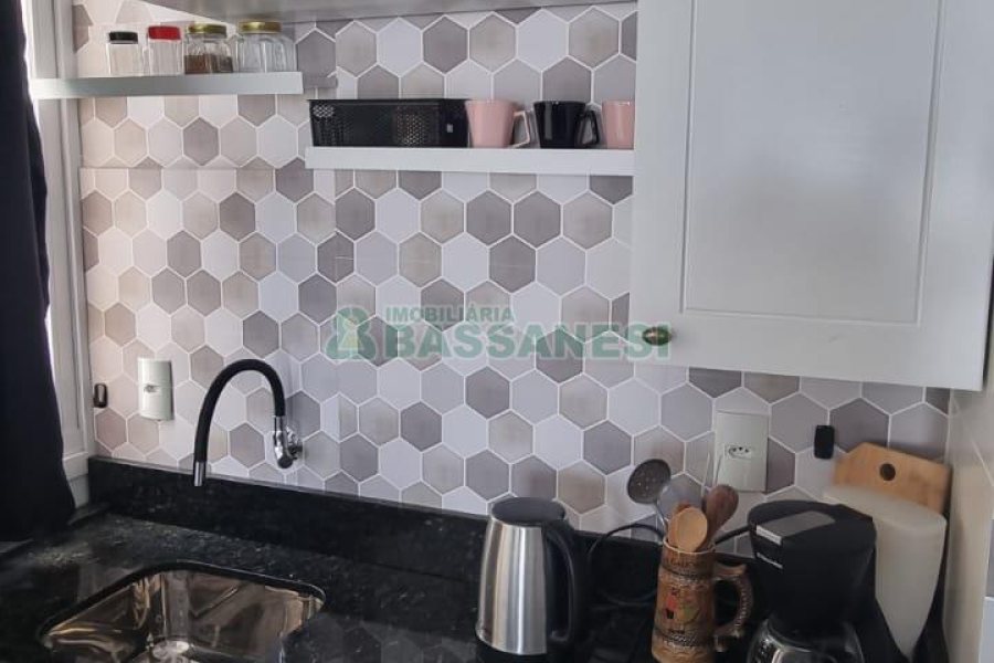 Apartamento com 48m², 2 dormitórios, 1 vaga, no bairro Nossa Senhora da Saúde em Caxias do Sul para Comprar