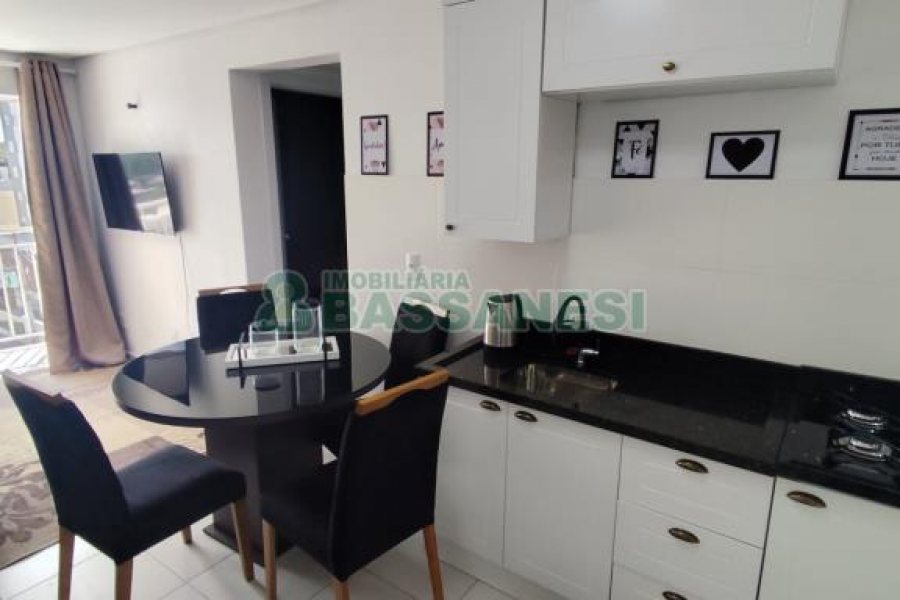 Apartamento com 48m², 2 dormitórios, 1 vaga, no bairro Vinhedos em Caxias do Sul para Alugar ou Comprar