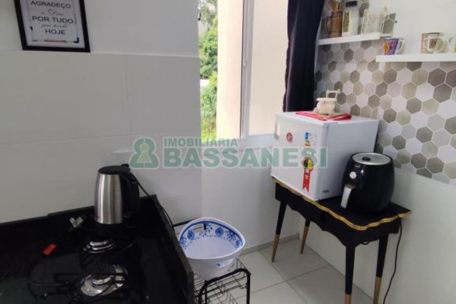 Apartamento com 48m², 2 dormitórios, 1 vaga, no bairro Vinhedos em Caxias do Sul para Alugar ou Comprar