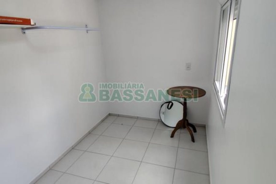 Apartamento com 48m², 2 dormitórios, 1 vaga, no bairro Vinhedos em Caxias do Sul para Alugar ou Comprar