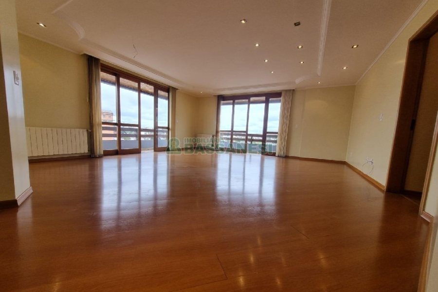 Apartamento com 307m², 4 dormitórios, 3 vagas, no bairro Cristo Redentor em Caxias do Sul para Alugar