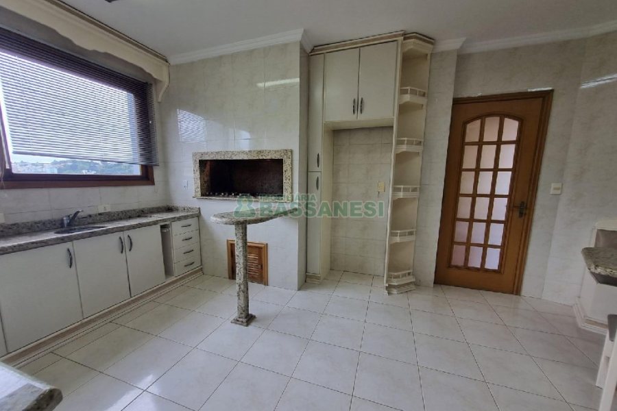 Apartamento com 307m², 4 dormitórios, 3 vagas, no bairro Cristo Redentor em Caxias do Sul para Alugar