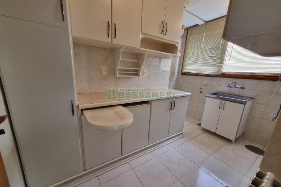 Apartamento com 307m², 4 dormitórios, 3 vagas, no bairro Cristo Redentor em Caxias do Sul para Alugar