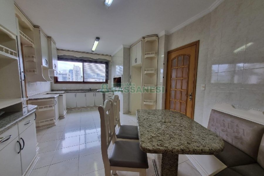 Apartamento com 307m², 4 dormitórios, 3 vagas, no bairro Cristo Redentor em Caxias do Sul para Alugar