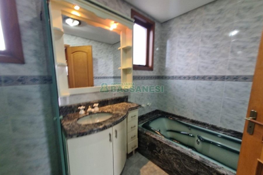 Apartamento com 307m², 4 dormitórios, 3 vagas, no bairro Cristo Redentor em Caxias do Sul para Alugar