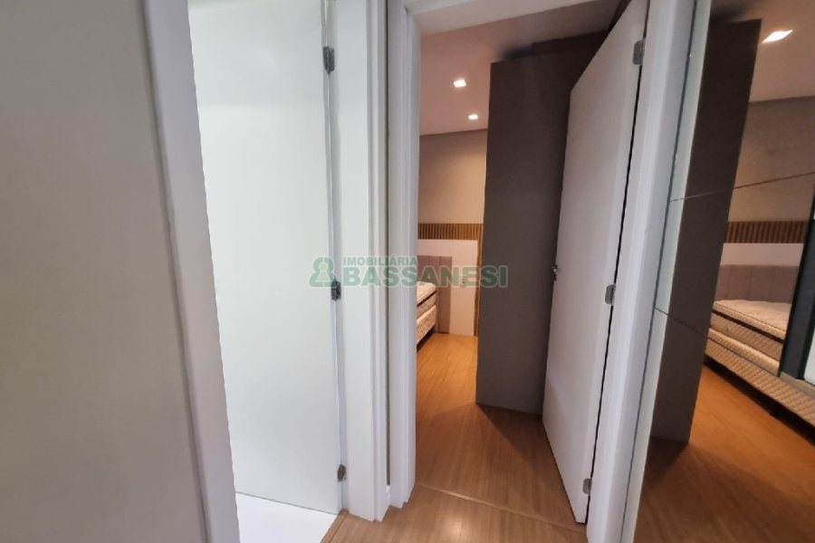 Apto Mobiliado com 35m², 1 dormitório, 1 vaga, no bairro Lourdes em Caxias do Sul para Alugar