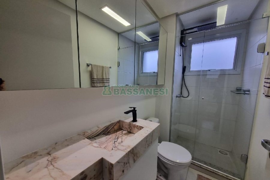 Apto Mobiliado com 35m², 1 dormitório, 1 vaga, no bairro Lourdes em Caxias do Sul para Alugar