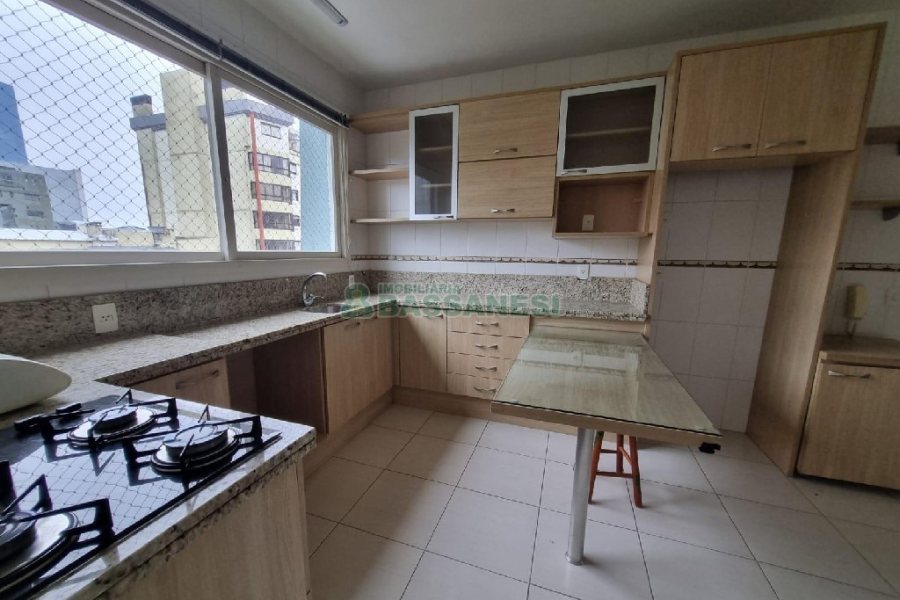 Apartamento com 127m², 3 dormitórios, 2 vagas, no bairro Centro em Caxias do Sul para Alugar