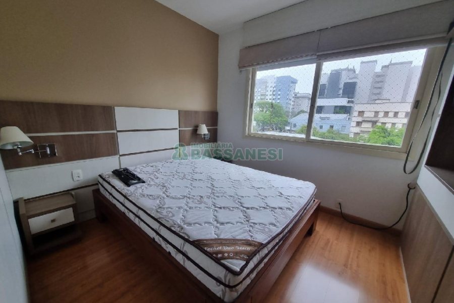Apartamento com 127m², 3 dormitórios, 2 vagas, no bairro Centro em Caxias do Sul para Alugar