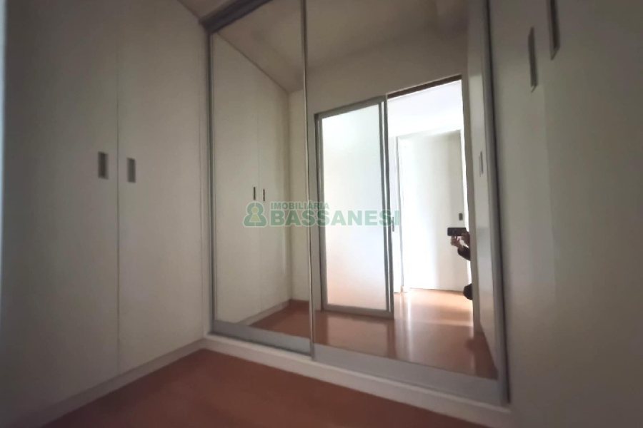 Apartamento com 127m², 3 dormitórios, 2 vagas, no bairro Centro em Caxias do Sul para Alugar