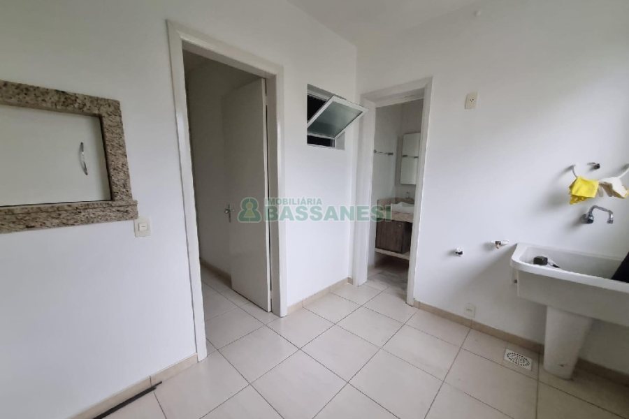 Apartamento com 127m², 3 dormitórios, 2 vagas, no bairro Centro em Caxias do Sul para Alugar