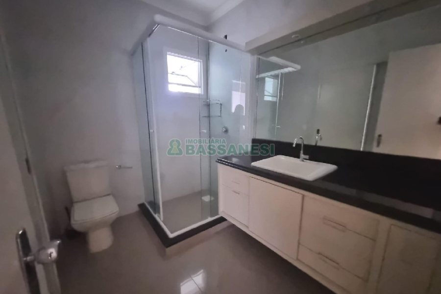 Apartamento com 127m², 3 dormitórios, 2 vagas, no bairro Centro em Caxias do Sul para Alugar