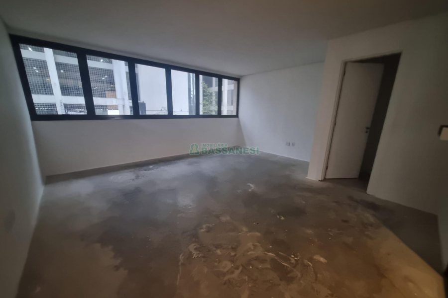Loja com 35m², no bairro Exposição em Caxias do Sul para Alugar